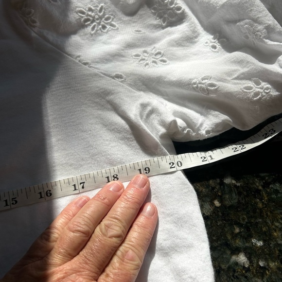 Old Navy cotton crewneck puff sleeve short sleeve. Eyelet lace. Cottage core. L - Picture 9 of 10